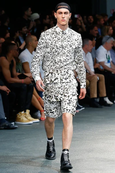 Look 8